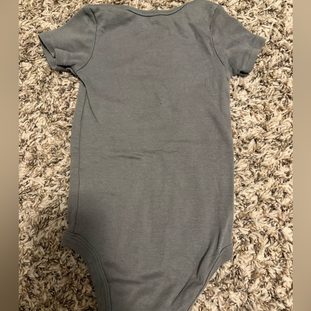 Neutral Onesie Bundle - 9mon - Picture 3 of 8